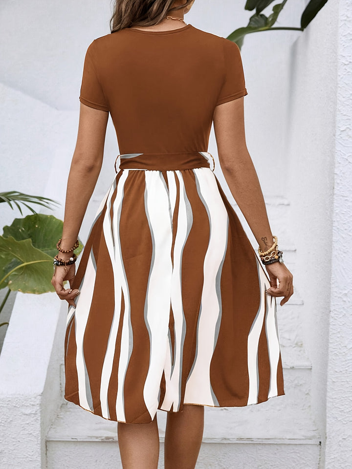 Vera | Robe Géométrique Ceinturée