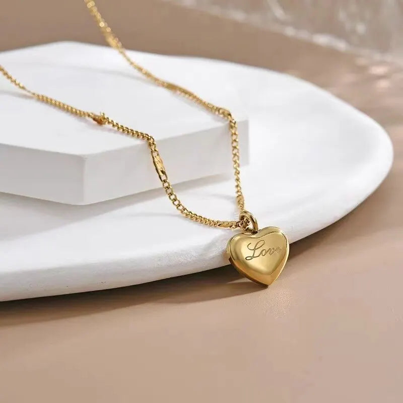 Amelie | Heart Pendant Necklace
